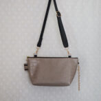 ショルダーポーチ