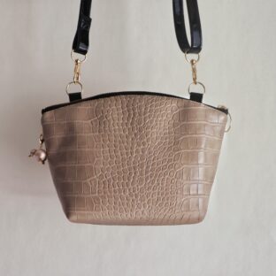 クロコダイルショルダーポーチ　ベージュ