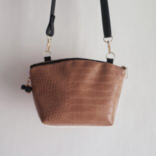クロコダイルショルダーポーチ　キャメル