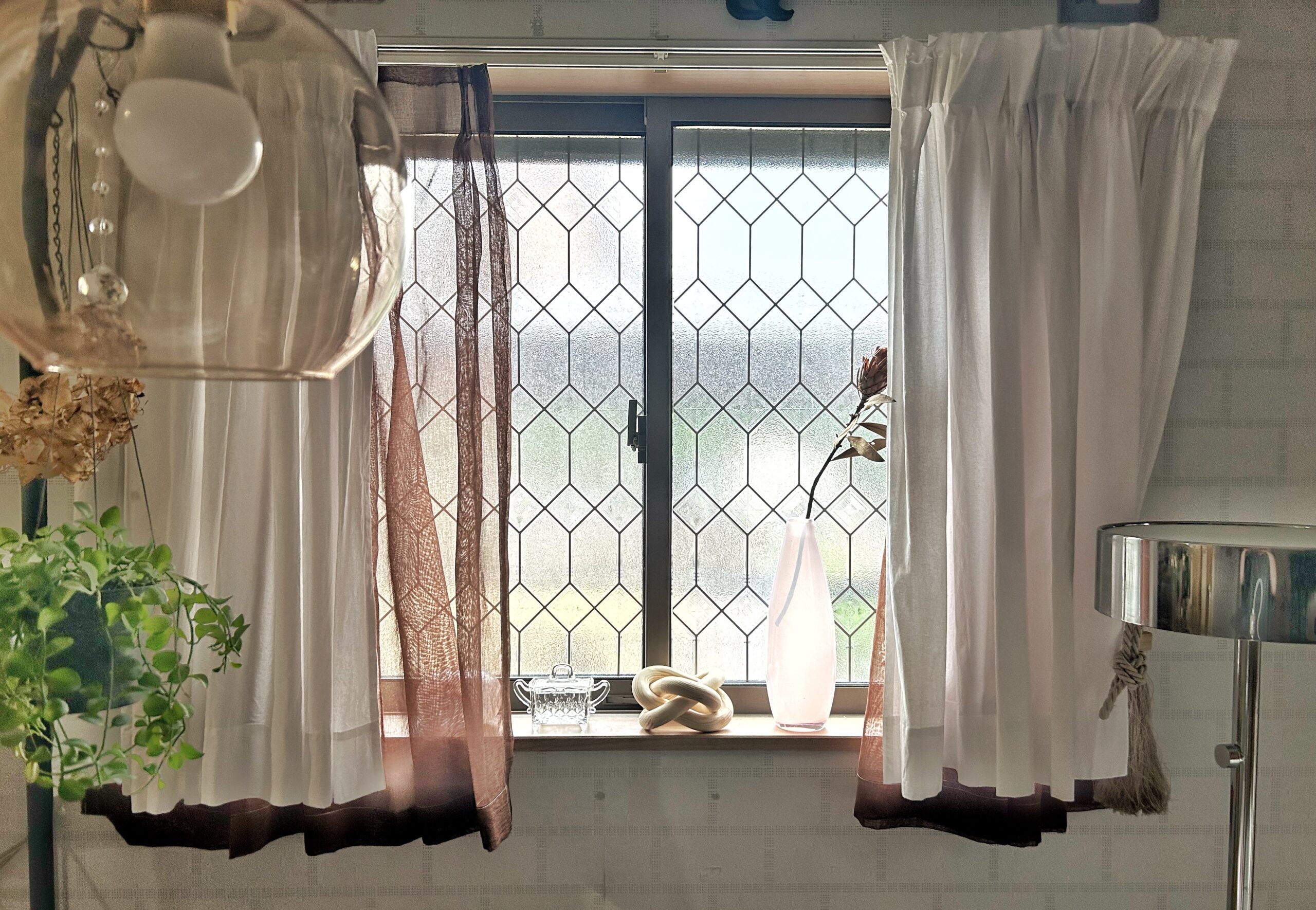 梅雨入り 窓辺 雨の日