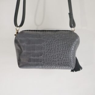 キャラメルポーチエナメルショルダー　クロコグレー