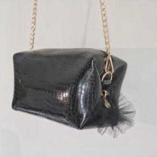 キャラメルチェーンショルダー　クロコブラック